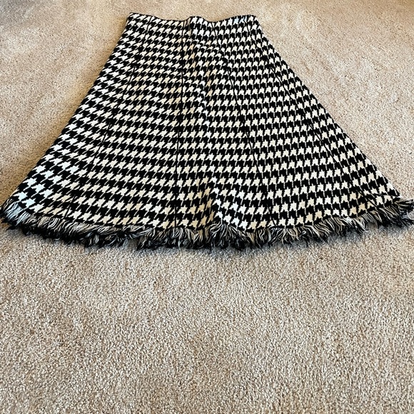 Versona Black & White Houndstooth A-Line Skirt - Picture 2 of 4
